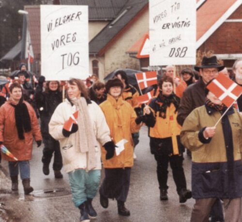 Alken 2000: Nybyggere på Anes Høj – og kamp for toget