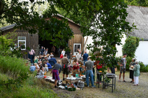 Mads trak masser af folk til kunst på Enggården