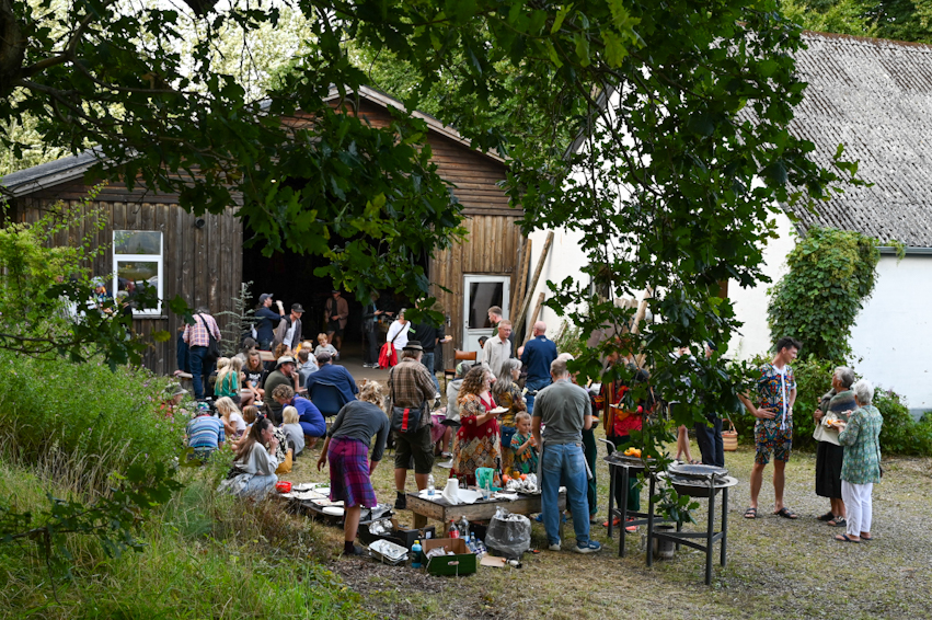 You are currently viewing Mads trak masser af folk til kunst på Enggården