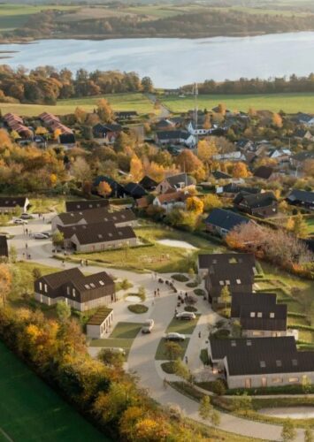 Endnu to huse til salg på Mossø Bakke – og en lille film