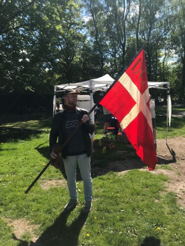 Poul fandt foreningsfanen frem