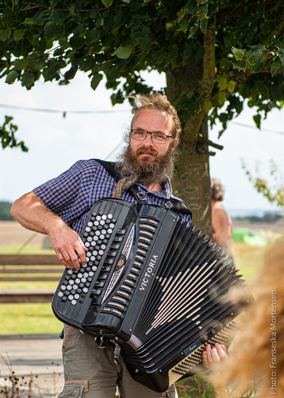 You are currently viewing Folkedans i Alken med Henrik F. Stevns