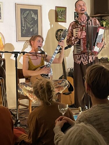 Grumme ballader på Enggården