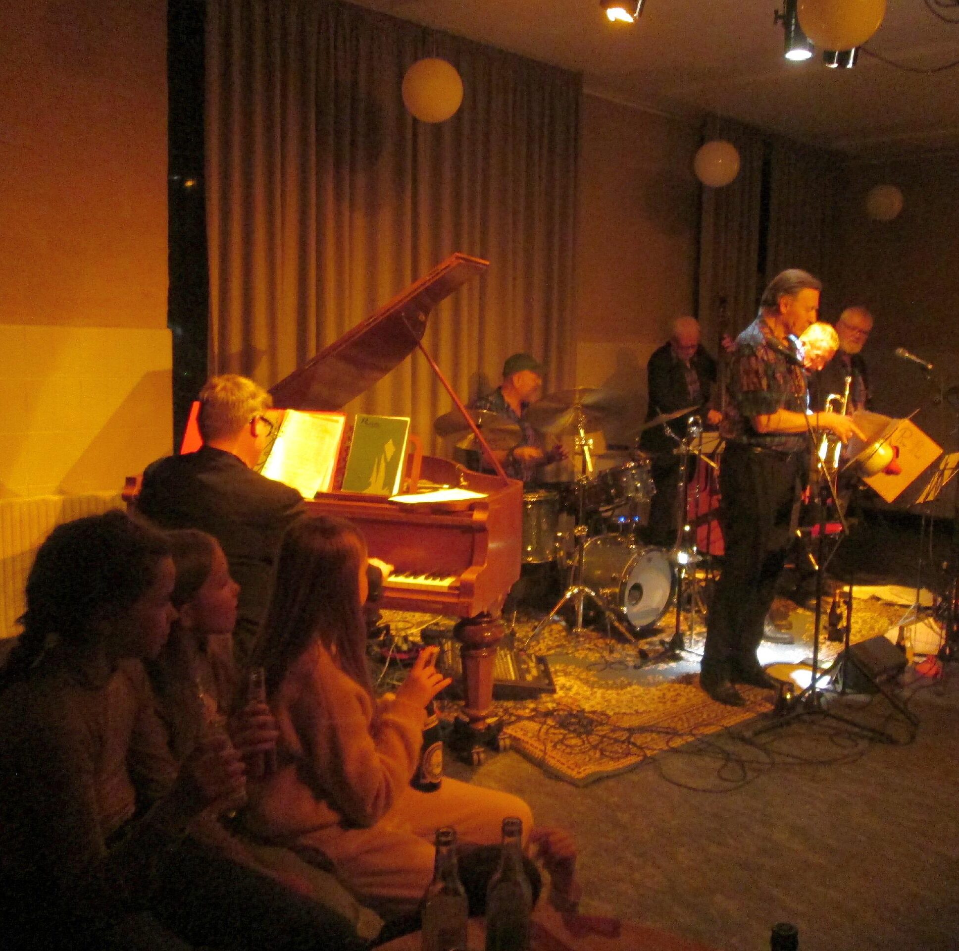 You are currently viewing Mange børn med til sygdomsramt julejazz – Thomas evaluerer