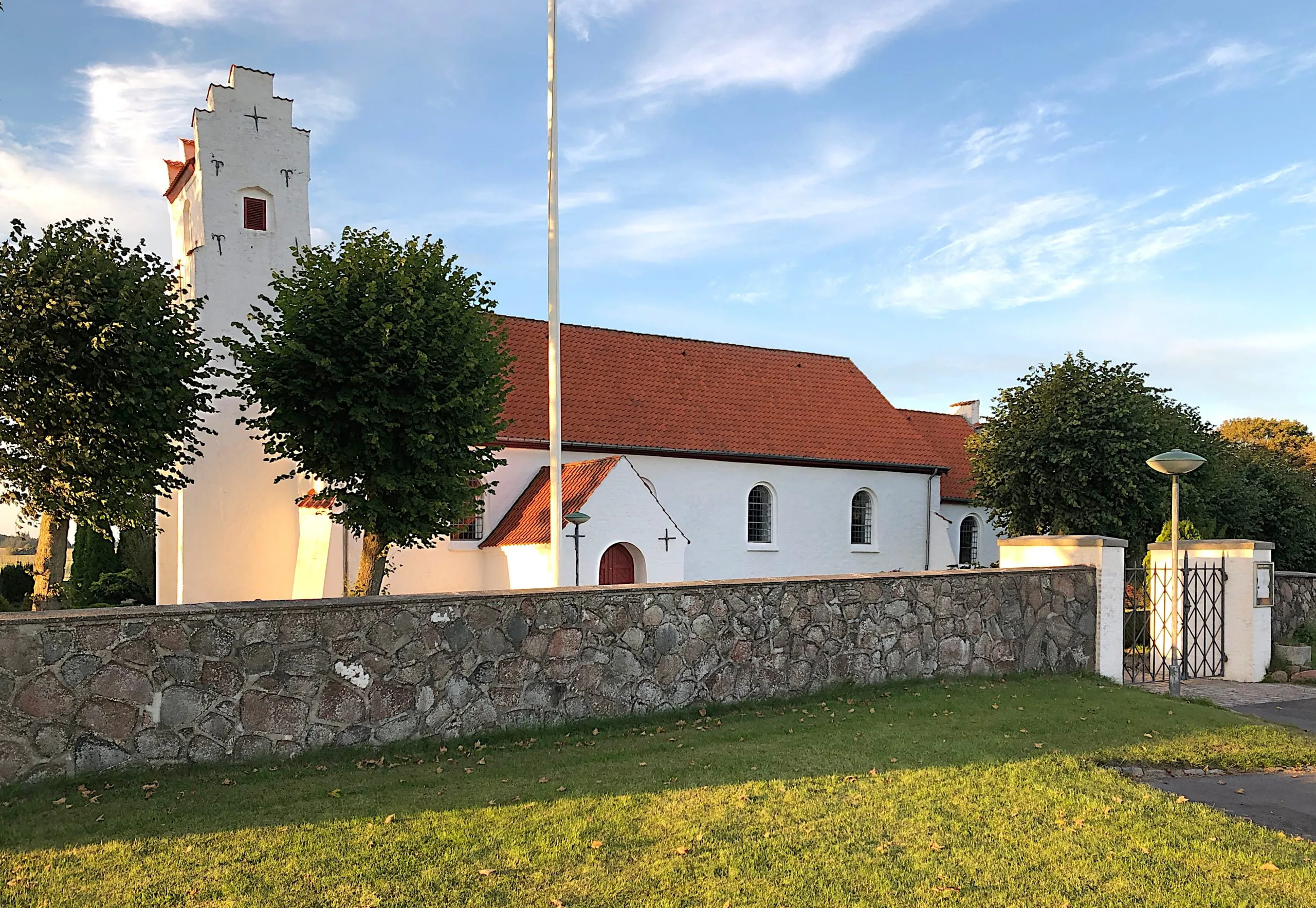 You are currently viewing Fire konfirmander i Alken – se alle fra Dover Sogn